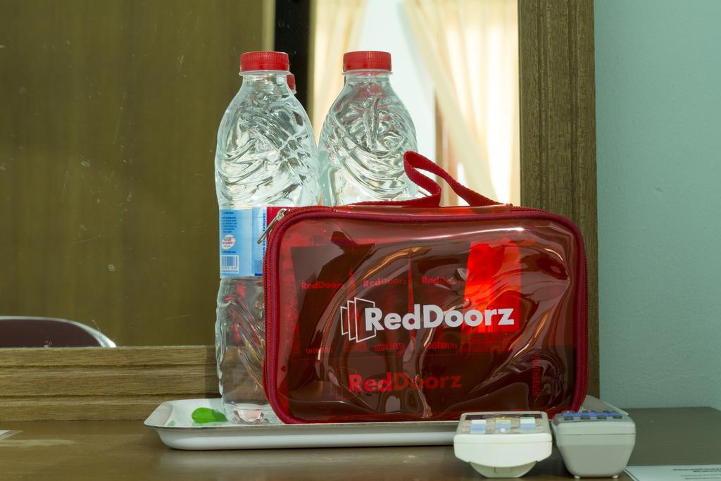 Hotel Reddoorz @ Padma Utara à Legian Extérieur photo