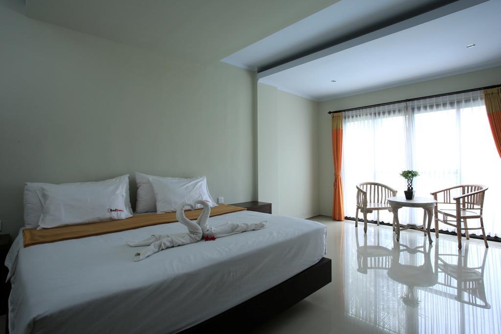 Hotel Reddoorz @ Padma Utara à Legian Extérieur photo