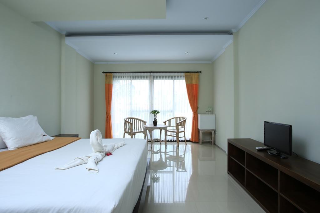 Hotel Reddoorz @ Padma Utara à Legian Extérieur photo